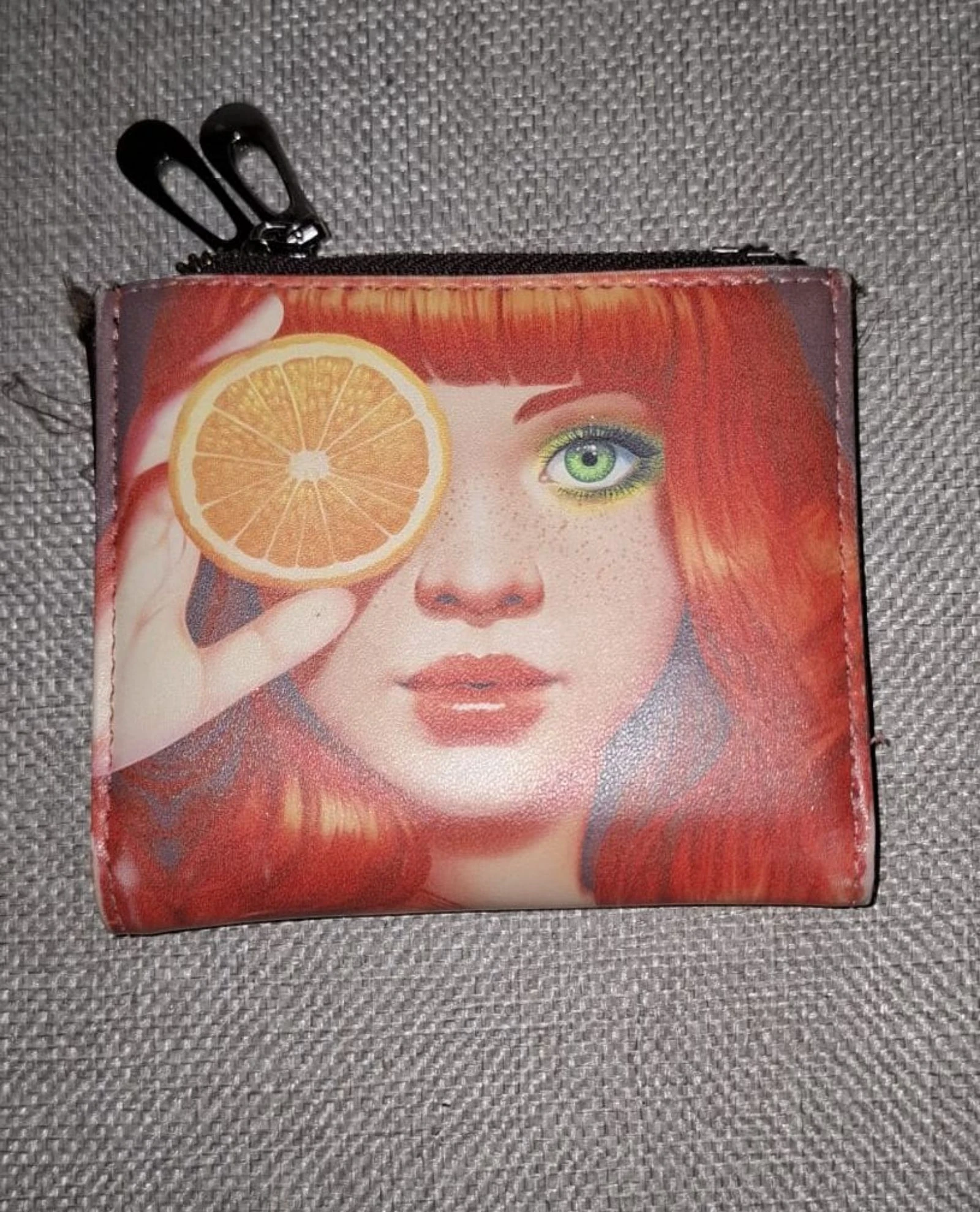 Carteira/Porta-moedas feminina com design artístico ruiva e laranja Compacto edição limitada Y2K – photo 3